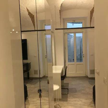 Apartment Love In